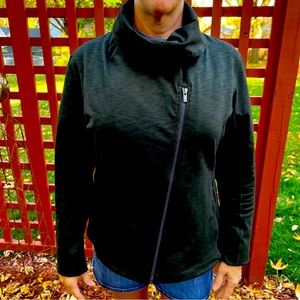 A beautiful Lucys activewear top size extra large